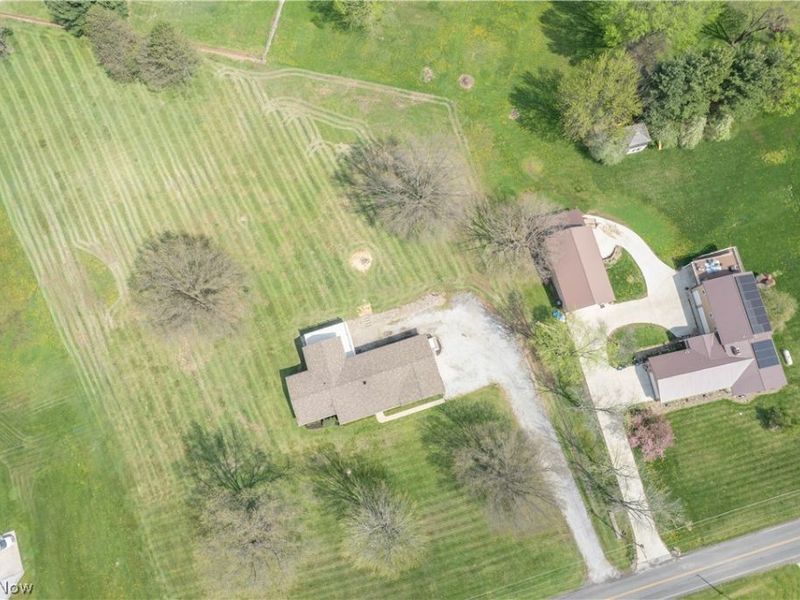 6459 Smith Kramer Street NE, Hartville, OH 44632 Photo 2