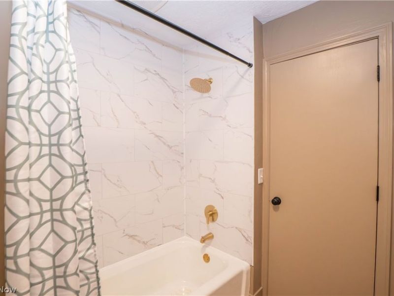 6459 Smith Kramer Street NE, Hartville, OH 44632 Photo 33