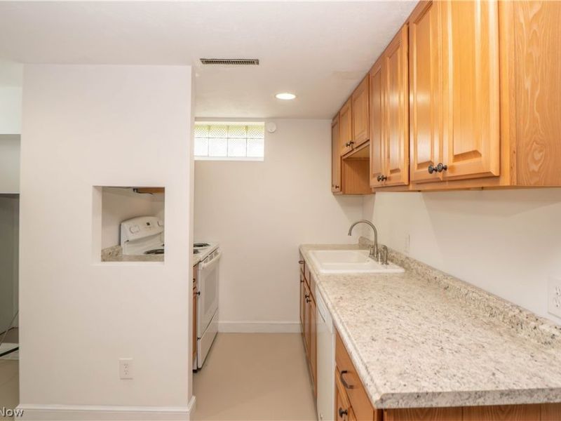 6459 Smith Kramer Street NE, Hartville, OH 44632 Photo 36