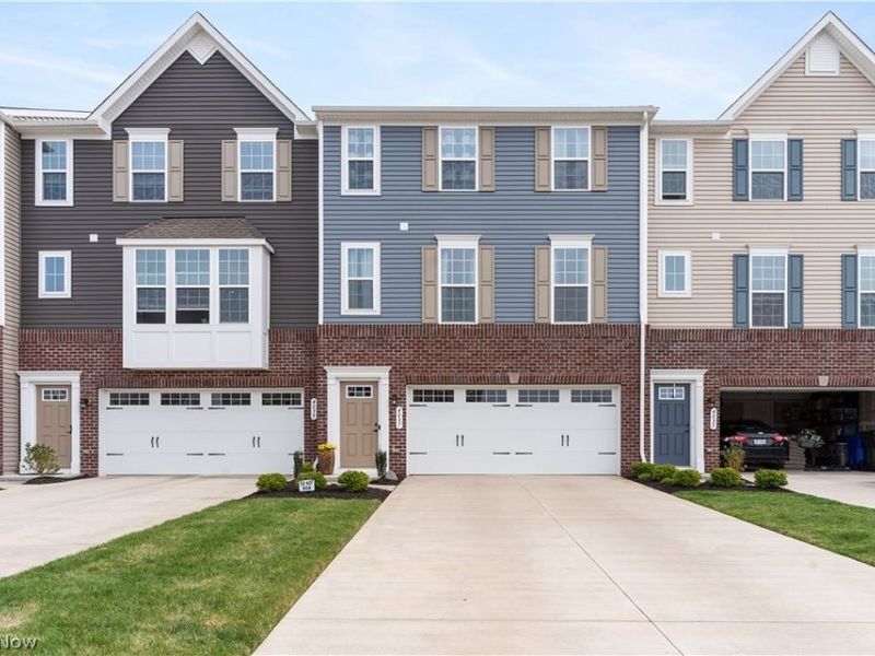 4037 N Steels Circle , Cuyahoga Falls, OH 44224 Photo 1