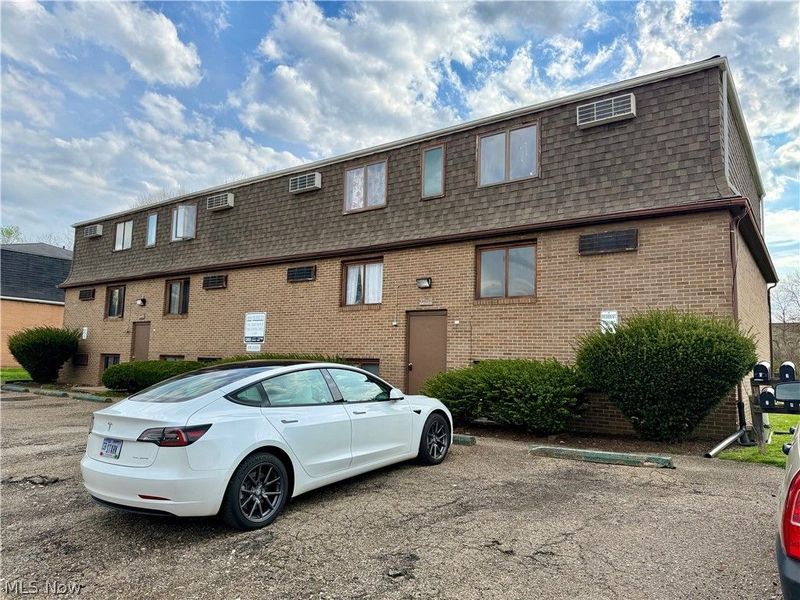 4107 Orchard Dale Drive NW, Unit 8, Canton, OH 44709 Photo 1