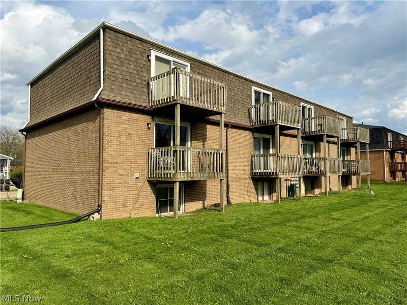 4107 Orchard Dale Drive NW, Unit 8, Canton, OH 44709 Photo 2