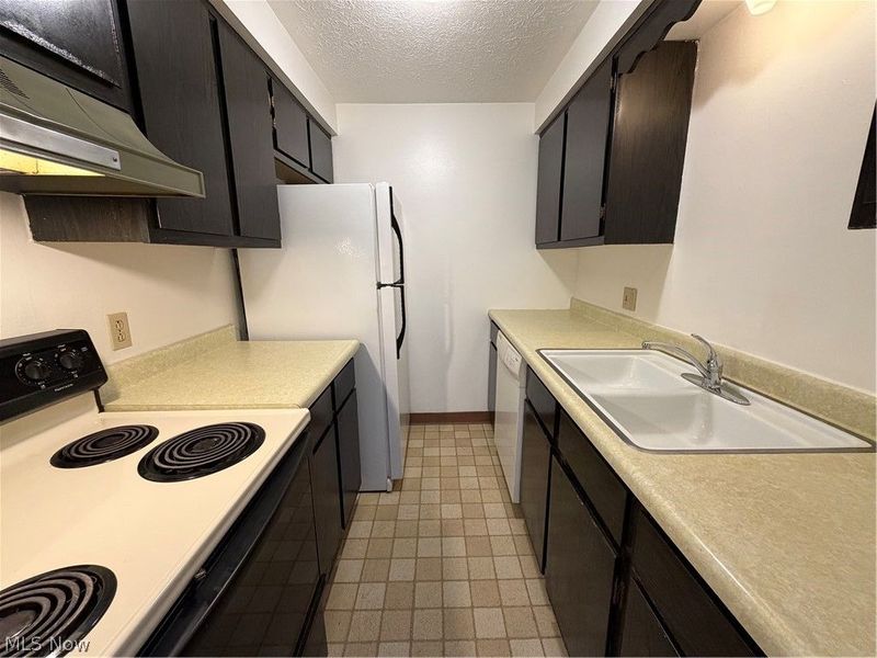 4107 Orchard Dale Drive NW, Unit 8, Canton, OH 44709 Photo 7