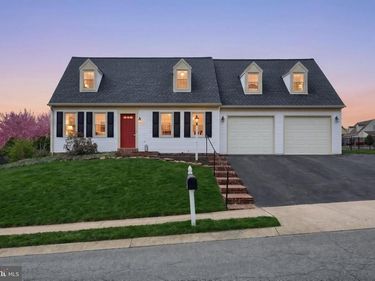 3860 SILVER SPUR DRIVE, YORK, PA 17402