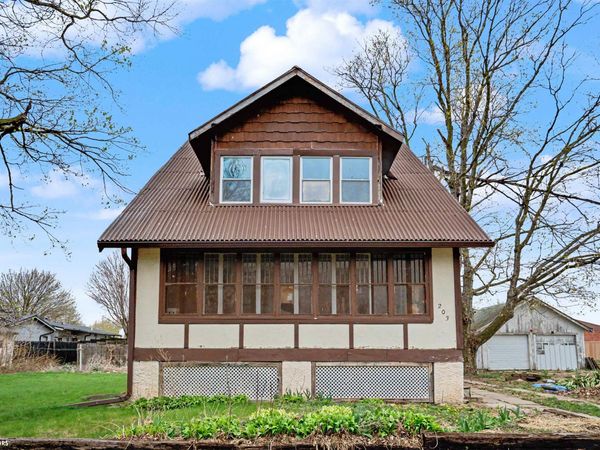 203 2Nd Street SE, State Center, IA 50247