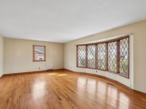 7104 Jefferson Avenue, Windsor Heights, IA 50324