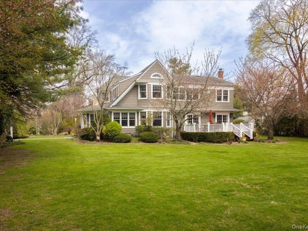 16 Middle Drive, Manhasset, NY 11030