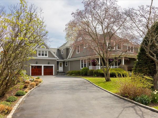 16 Middle Drive, Manhasset, NY 11030