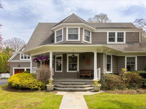 16 Middle Drive, Manhasset, NY 11030