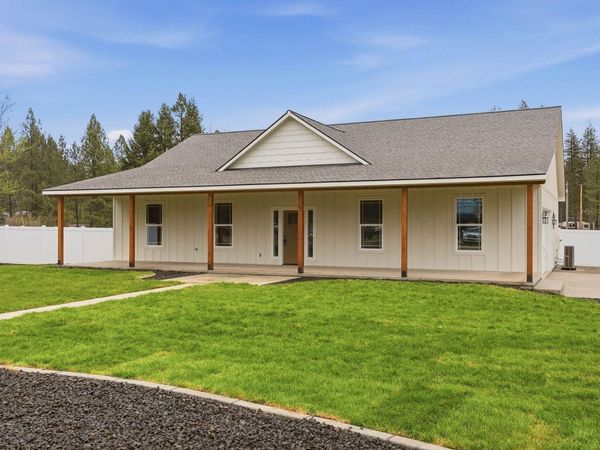 25720 N Yale Rd, Chattaroy, WA 99003