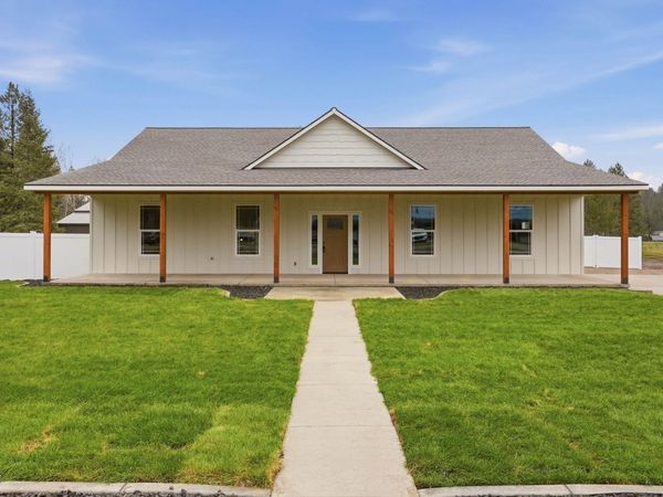 25720 N Yale Rd, Chattaroy, WA 99003