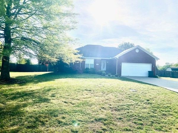 12 Oak Point Dr , Fayetteville, TN 37334
