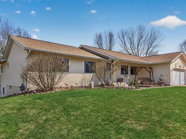 7910 W Park Hills Drive, Bloomington, MN 55438