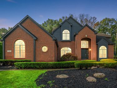 2342 Ivy Hill Drive, Commerce Twp, MI 48382