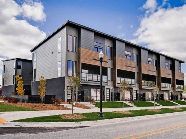 210 NW 9th Street , Bentonville, AR 72712