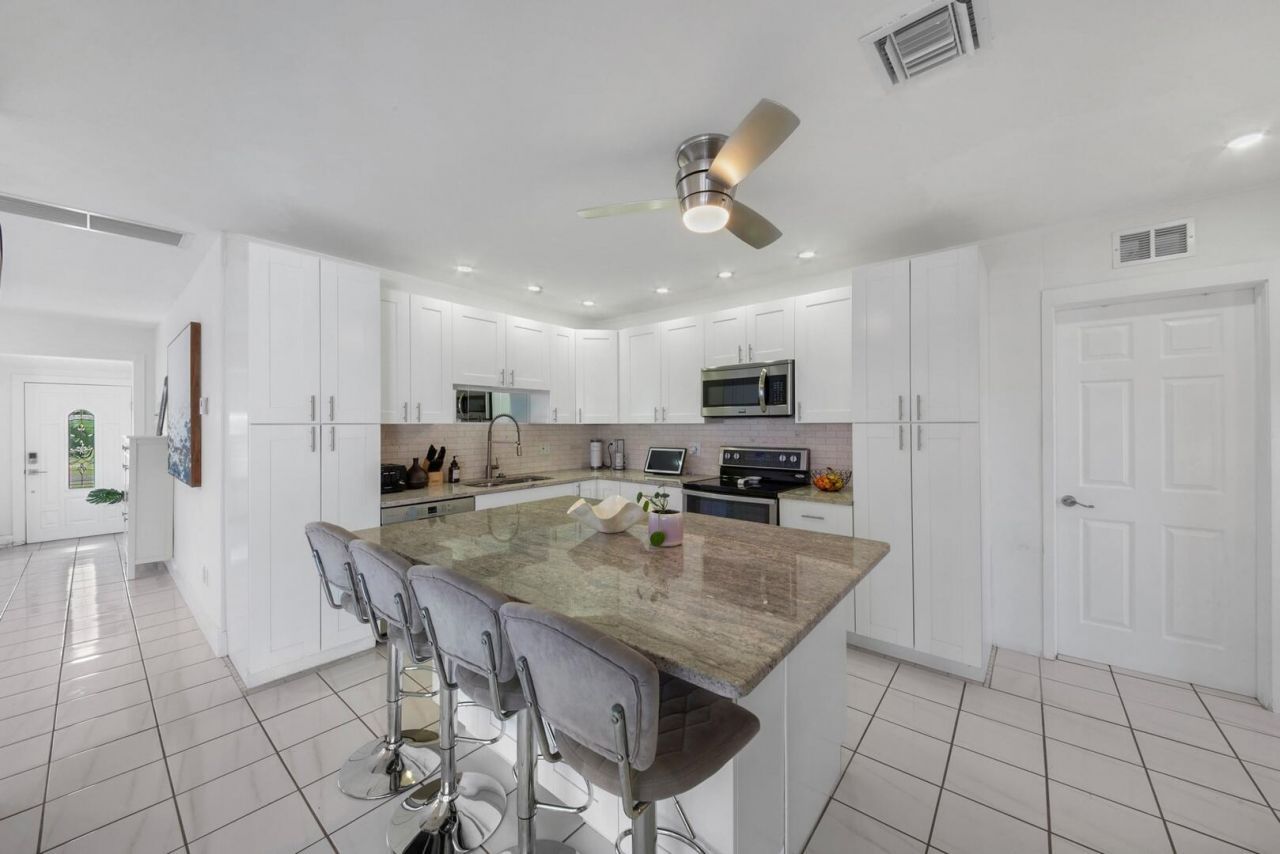 220 SE 2nd Avenue, Pompano Beach, FL 33060 Photo