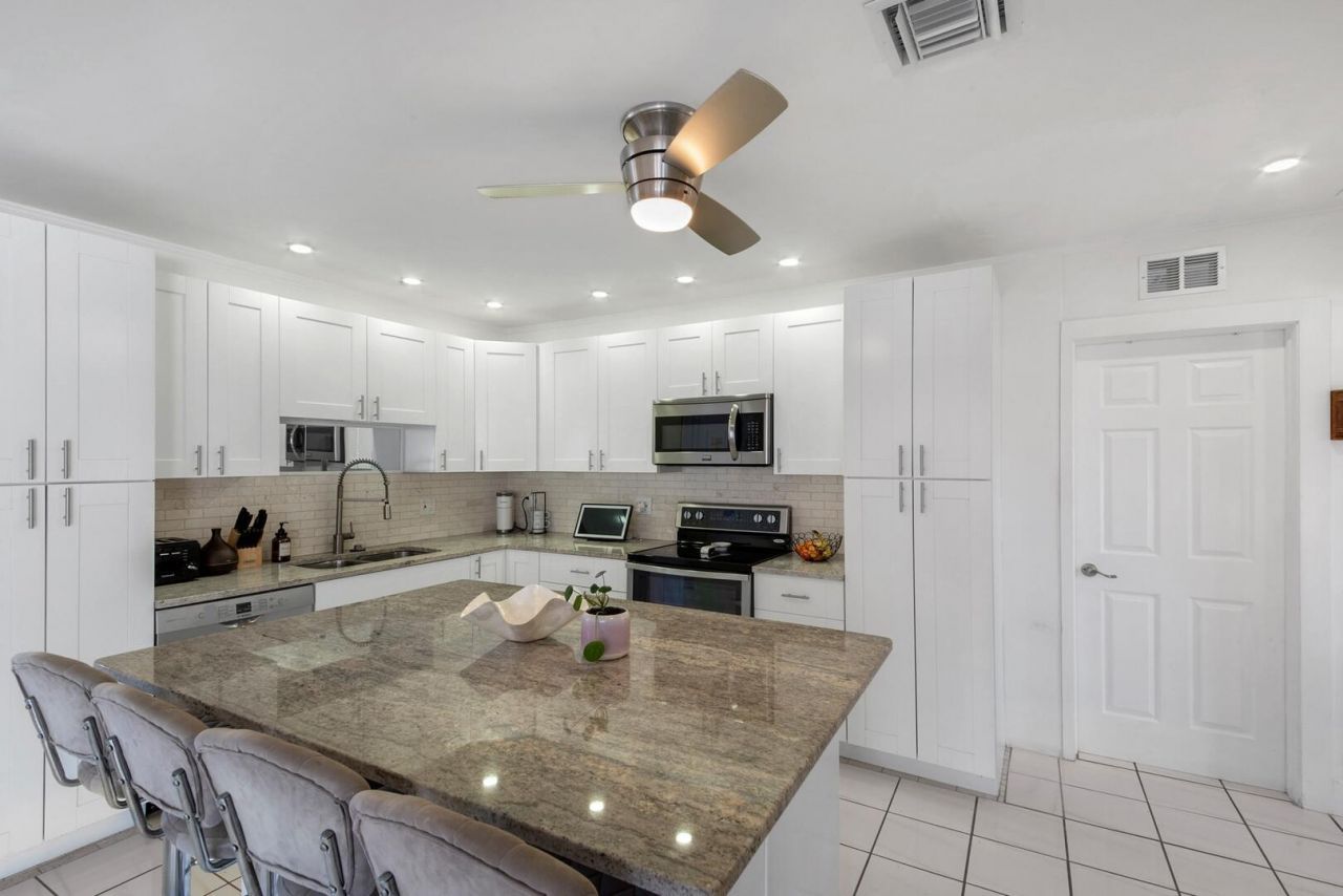 220 SE 2nd Avenue, Pompano Beach, FL 33060 Photo