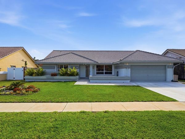 9284 Laurel Green Drive, Boynton Beach, FL 33437