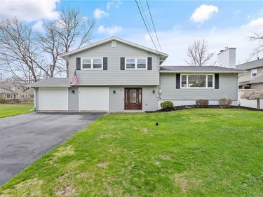 8277 Exeter Drive , Baldwinsville, NY 13027