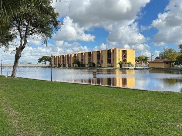 4717 NW 7th St, Unit 402-10, Miami, FL 33126