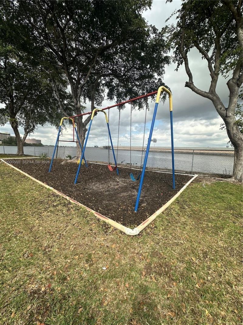 4717 NW 7th St, Unit 402-10, Miami, FL 33126 Photo