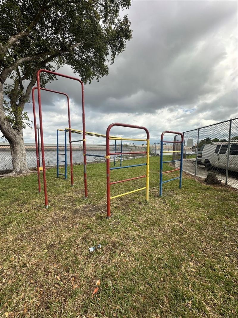 4717 NW 7th St, Unit 402-10, Miami, FL 33126 Photo