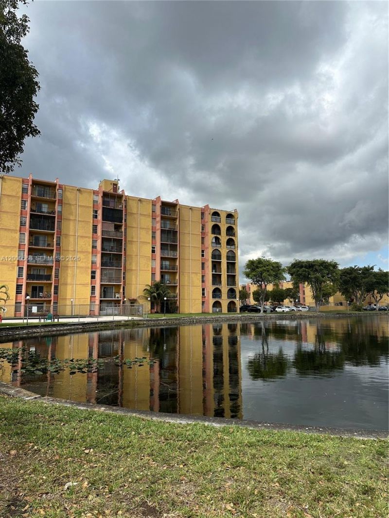 4717 NW 7th St, Unit 402-10, Miami, FL 33126 Photo