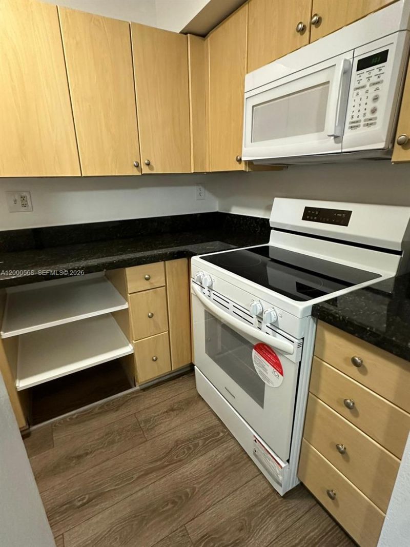 4717 NW 7th St, Unit 402-10, Miami, FL 33126 Photo