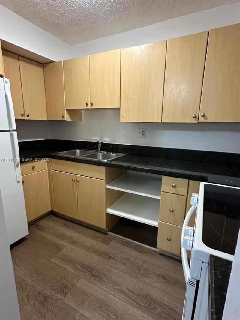 4717 NW 7th St, Unit 402-10, Miami, FL 33126 Photo