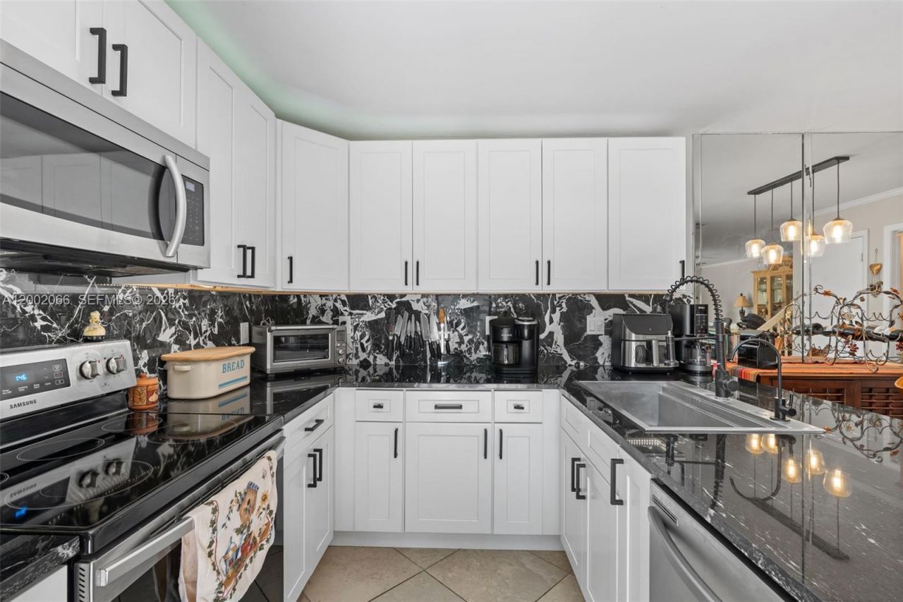 7124 71st Way , West Palm Beach, FL 33407 Photo