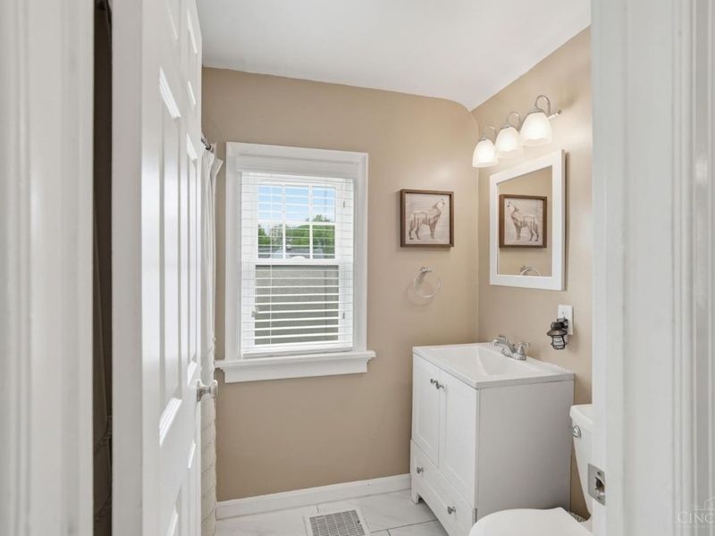 1244 Bondick Court, Cincinnati, OH 45230 Photo 10