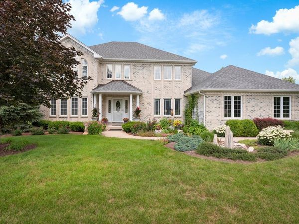 877 Elm Street , Sugar Grove, IL 60554