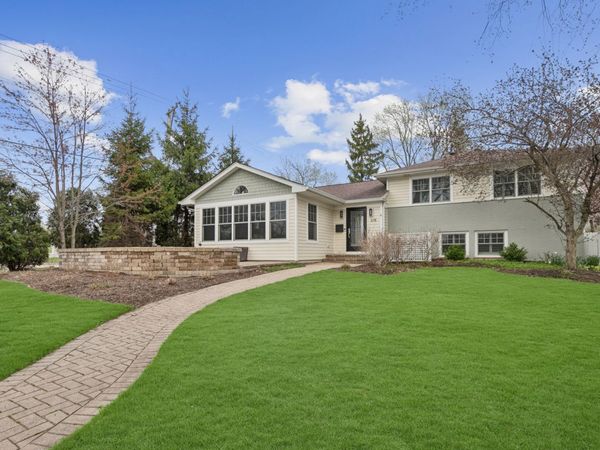 614 West Street , Libertyville, IL 60048