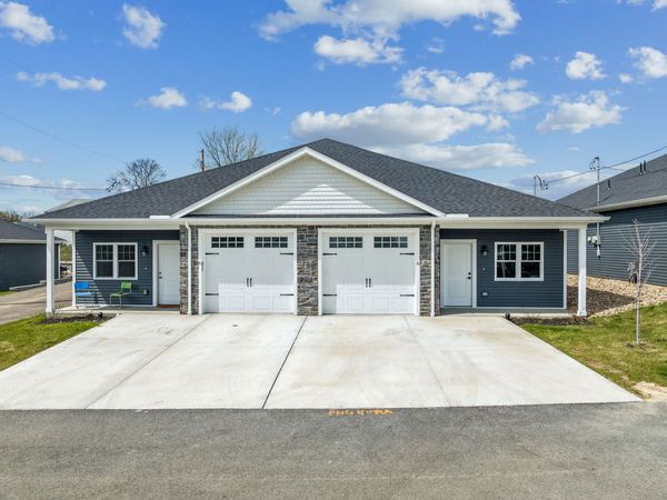 8 Barrington Court , Monaca, PA 15061