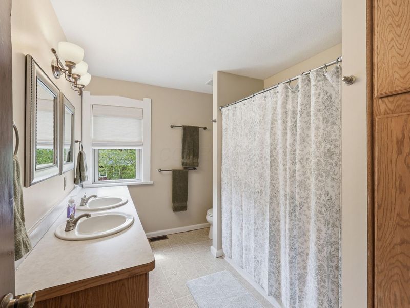 213 E Blake Avenue, Columbus, OH 43202 Photo 24