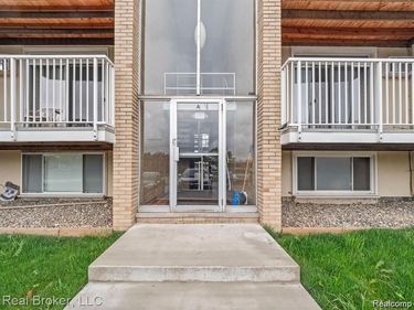 4905 Crooks Road , Royal Oak Twp, MI 48073