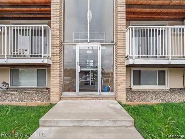 4905 Crooks Road , Royal Oak Twp, MI 48073