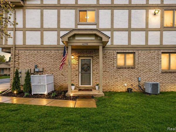 41999 King Edward Court, Clinton Twp, MI 48038