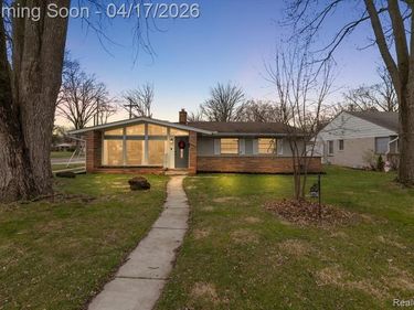 27754 Spring Arbor Drive, Southfield, MI 48076