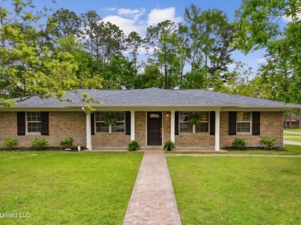 2700 Hargrove Drive, Ocean Springs, MS 39564
