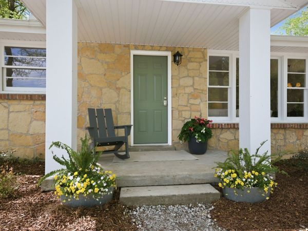 1566 Porter Rd , Burns, TN 37029