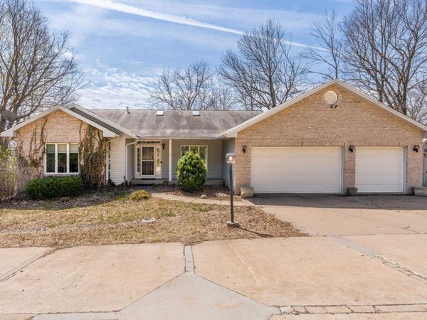 3 Walbrier Court , Le Claire, IA 52753