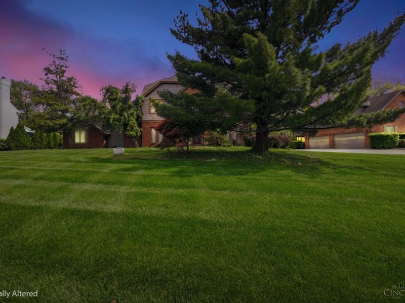 3755 Fawnrun Drive, Evendale, OH 45241 Photo 2