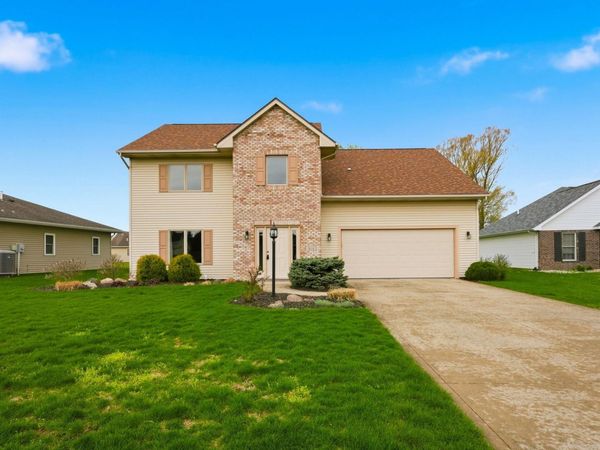 814 Larkwillow Court, Huntertown, IN 46748