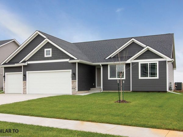 218 NE Wildflower Drive, Pleasant Hill, IA 50327