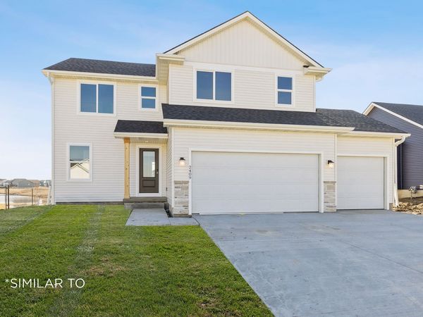 236 NE Wildflower Drive, Pleasant Hill, IA 50327