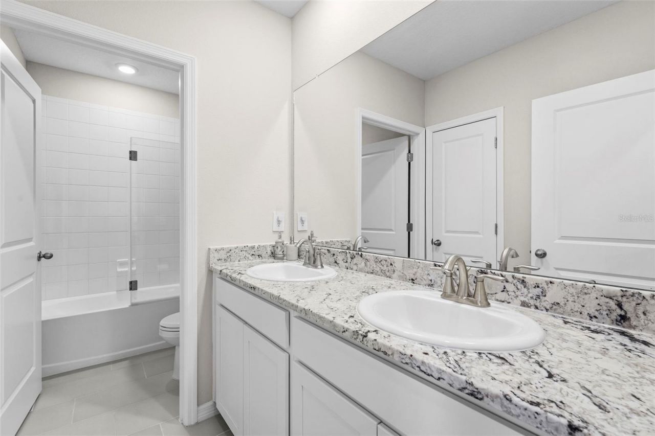 5715 Woodland Sage Drive, Sarasota, FL 34238 Photo