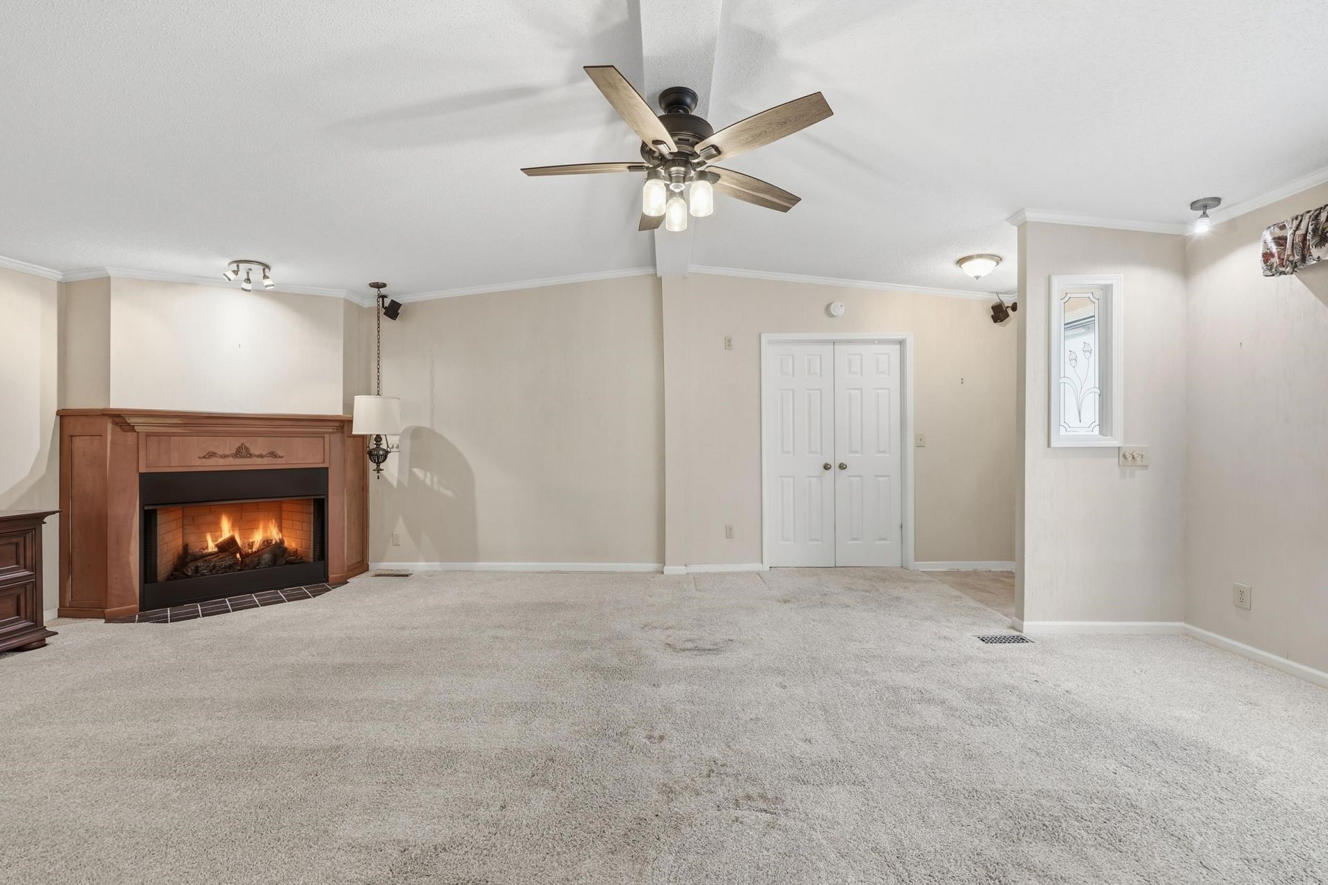 613 Reef Ct.  Photo 6