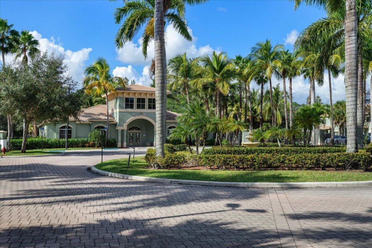310 Crestwood Circle, Unit 208, Royal Palm Beach, FL 33411 Photo