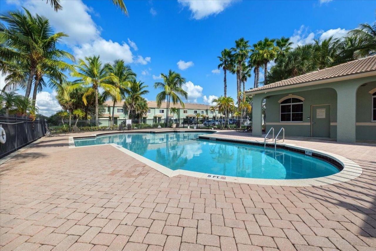 310 Crestwood Circle, Unit 208, Royal Palm Beach, FL 33411 Photo